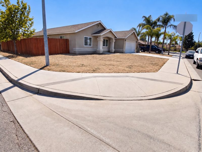 El Monte Court (corner home), a rental house in Madera