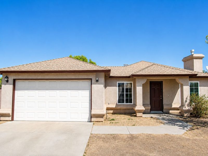 El Monte Court, a rental house in Madera